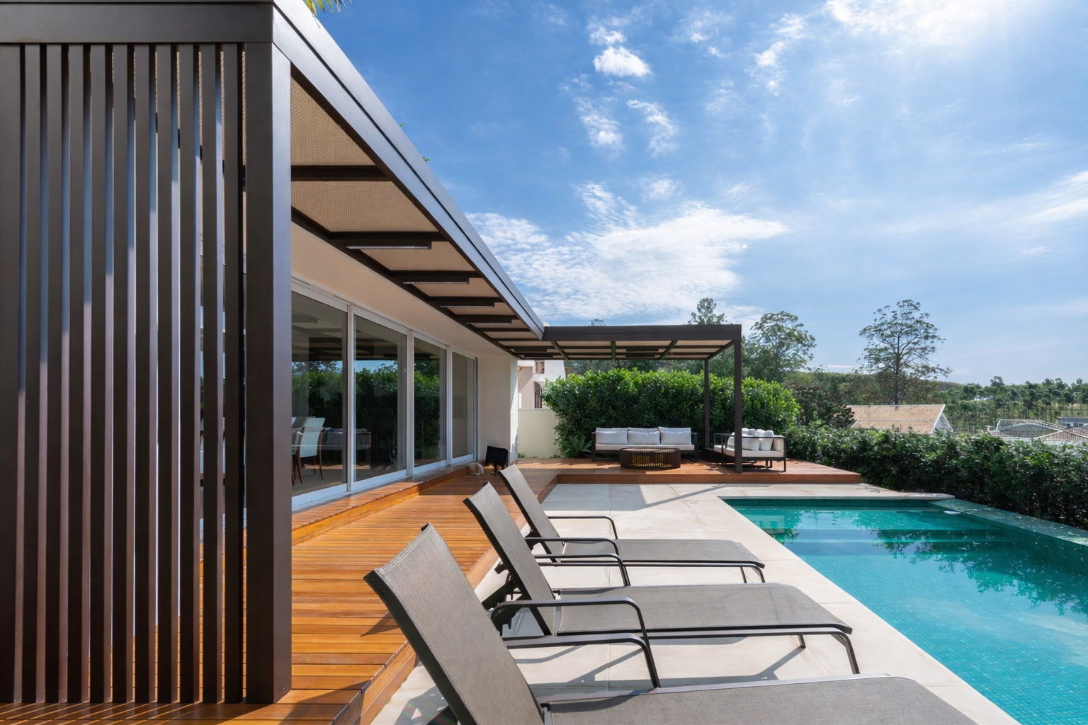 Brazilian Ipe Hardwood Decking - 1x6 S4S (15 sq ft Bundle)
